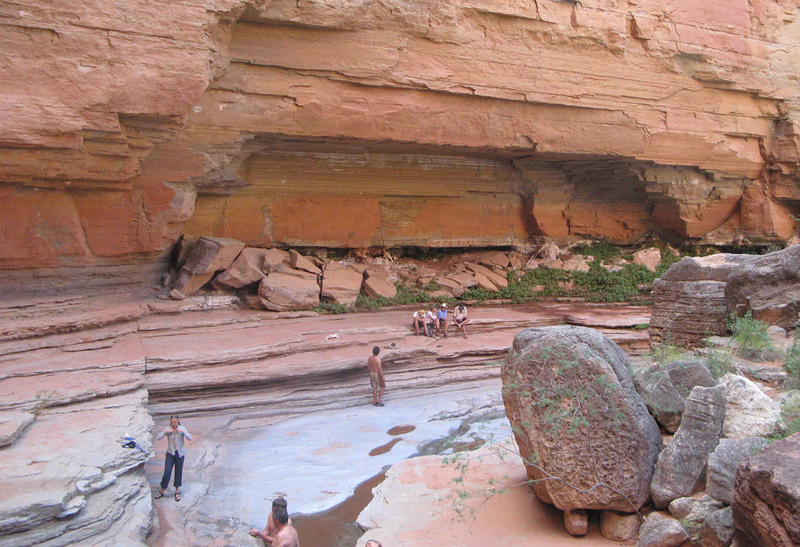 Excurisionistas en el fondo del río Colorado. Foto: kentsimer